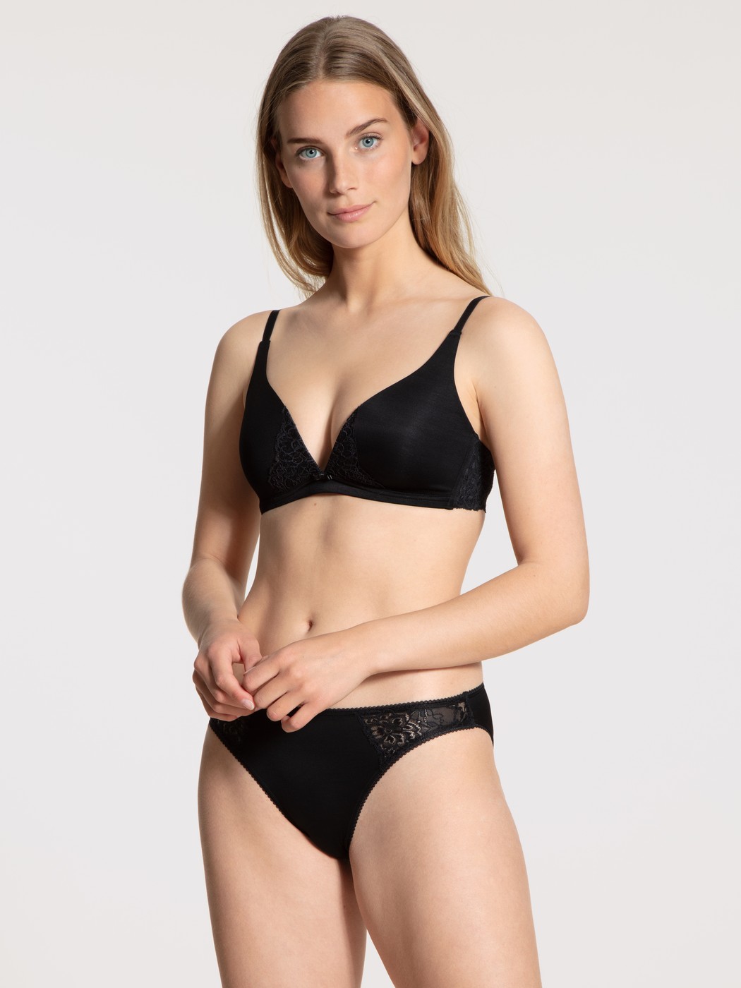 Triangle bra without underwire