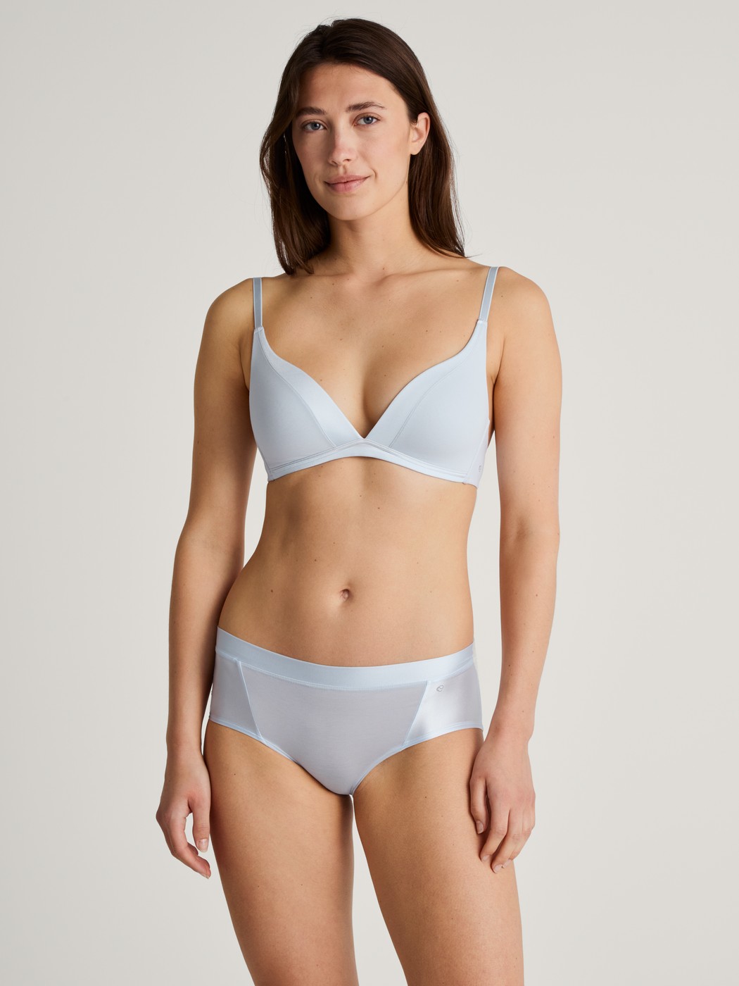 Soft bra without underwire