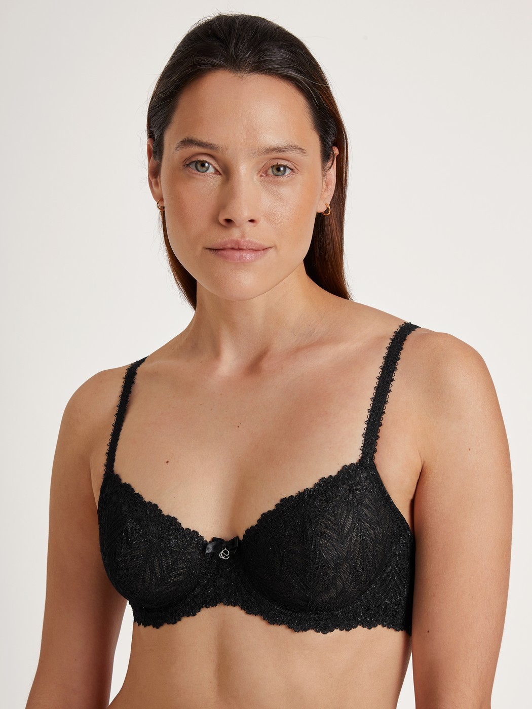 Soft bra without underwire