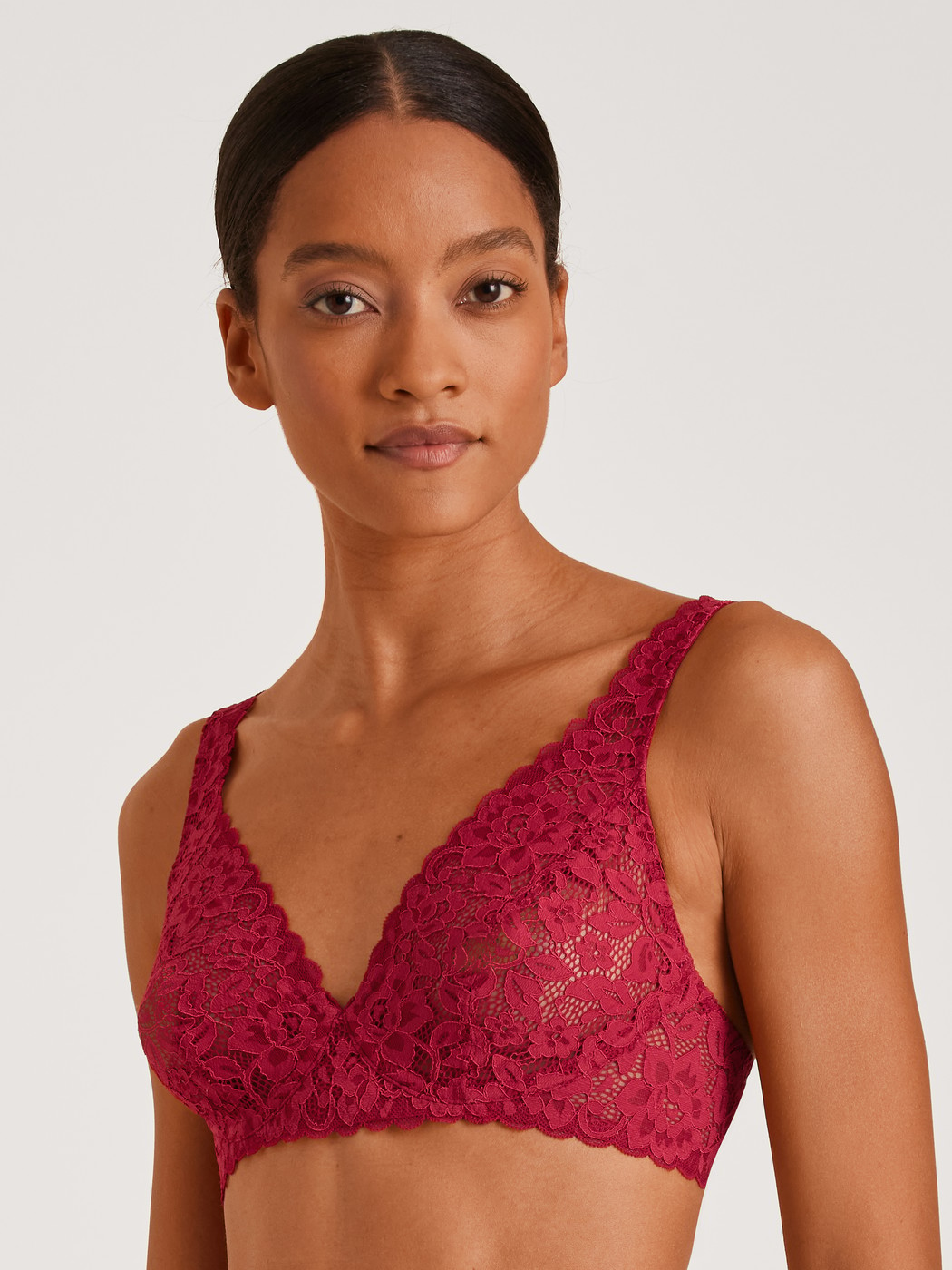 Lace bra without underwires