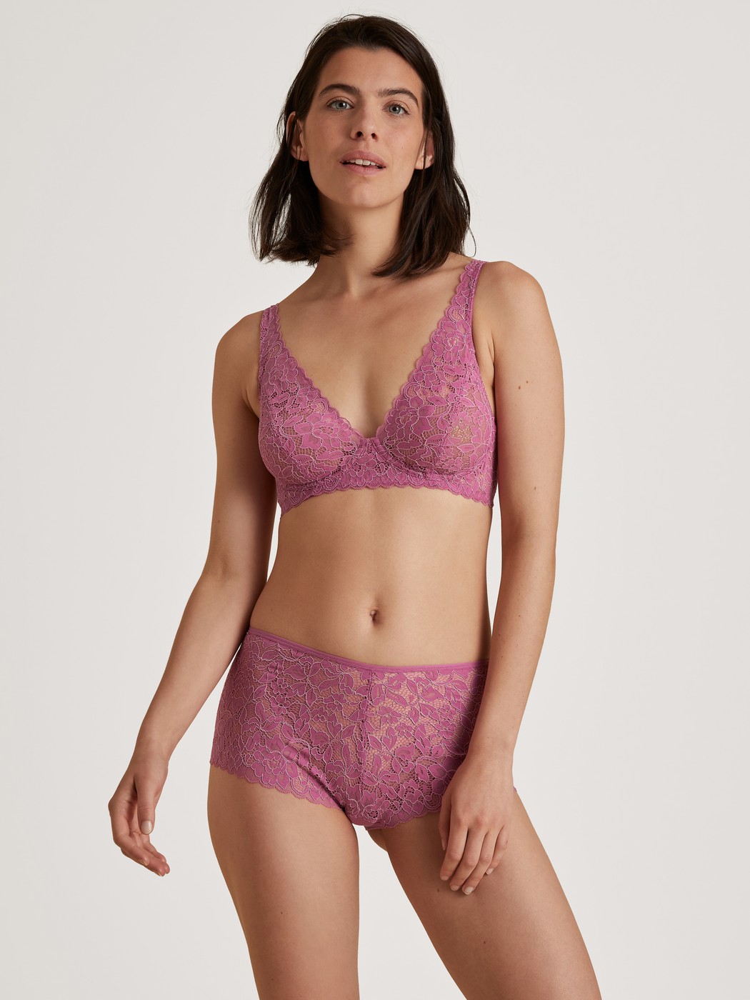 Lace bra without underwires