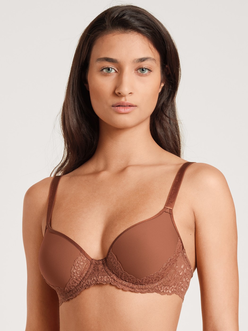 Spacer bra with wires