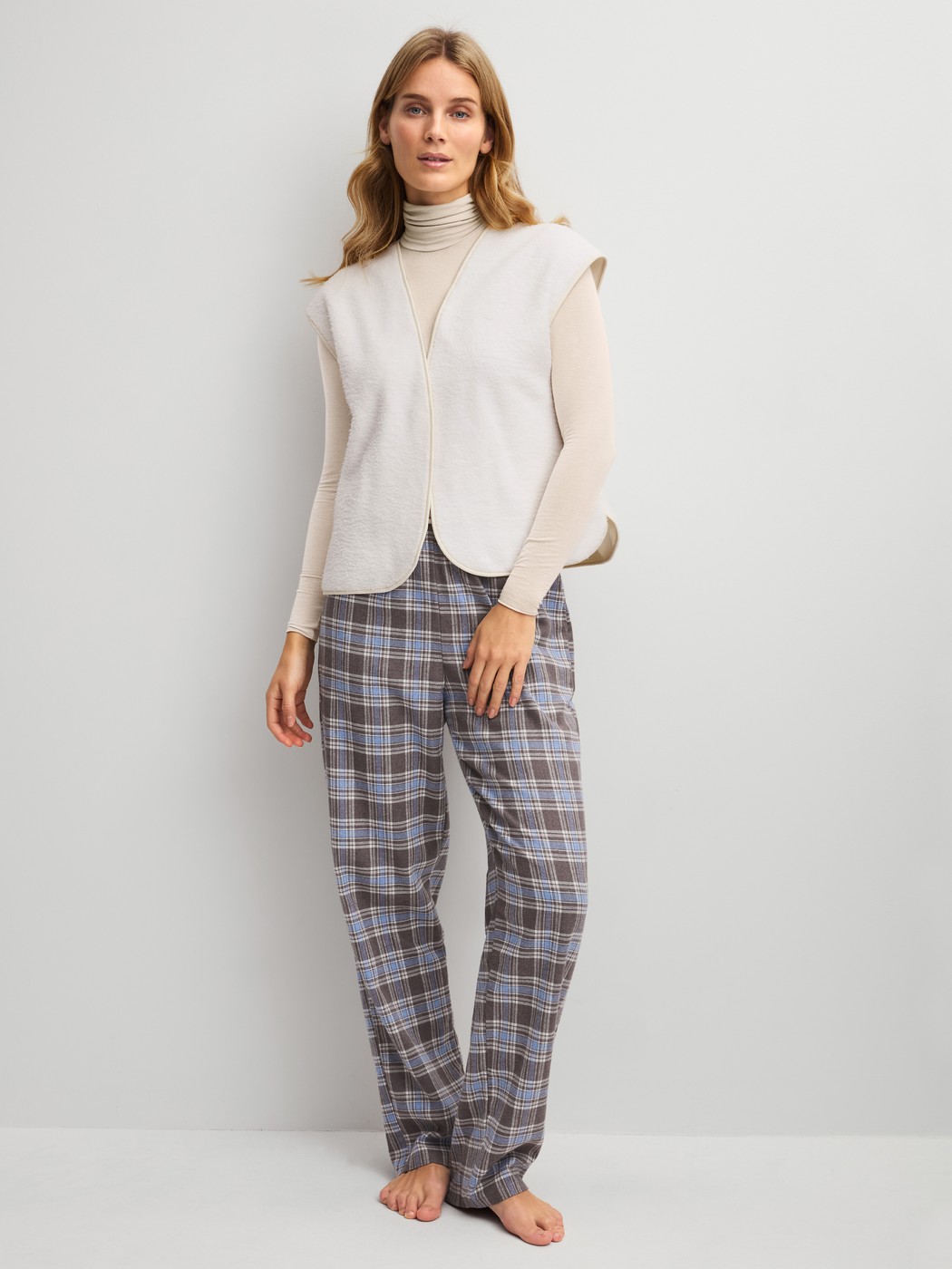 Women model is wearing  made of Cotton in Beige, Unicoloured from the Alpine LW series by CALIDA, Outfit