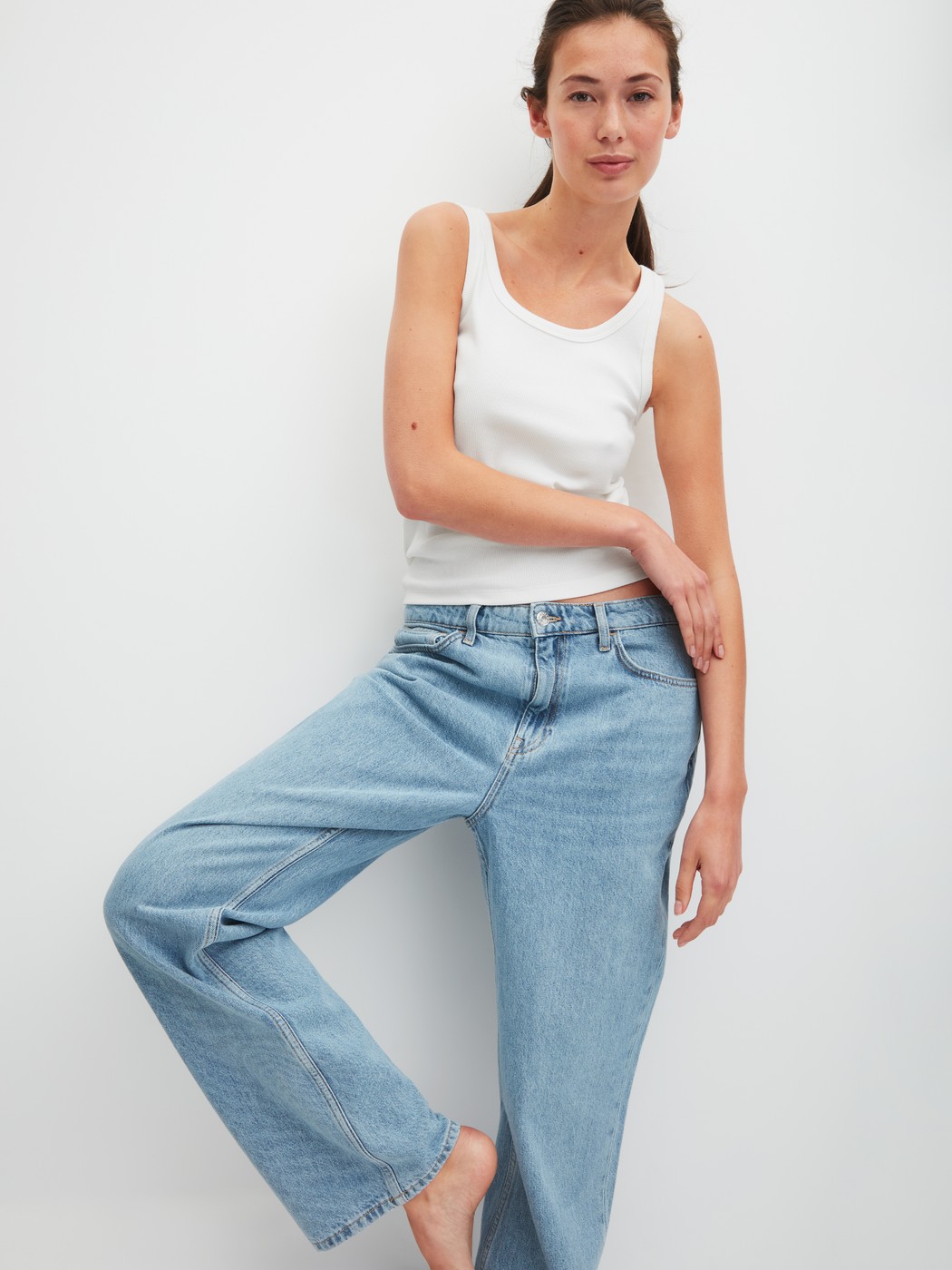 Women model is wearing Tank top made of Cotton in White, Unicoloured from the Favourites Beach series by CALIDA, Additional Image