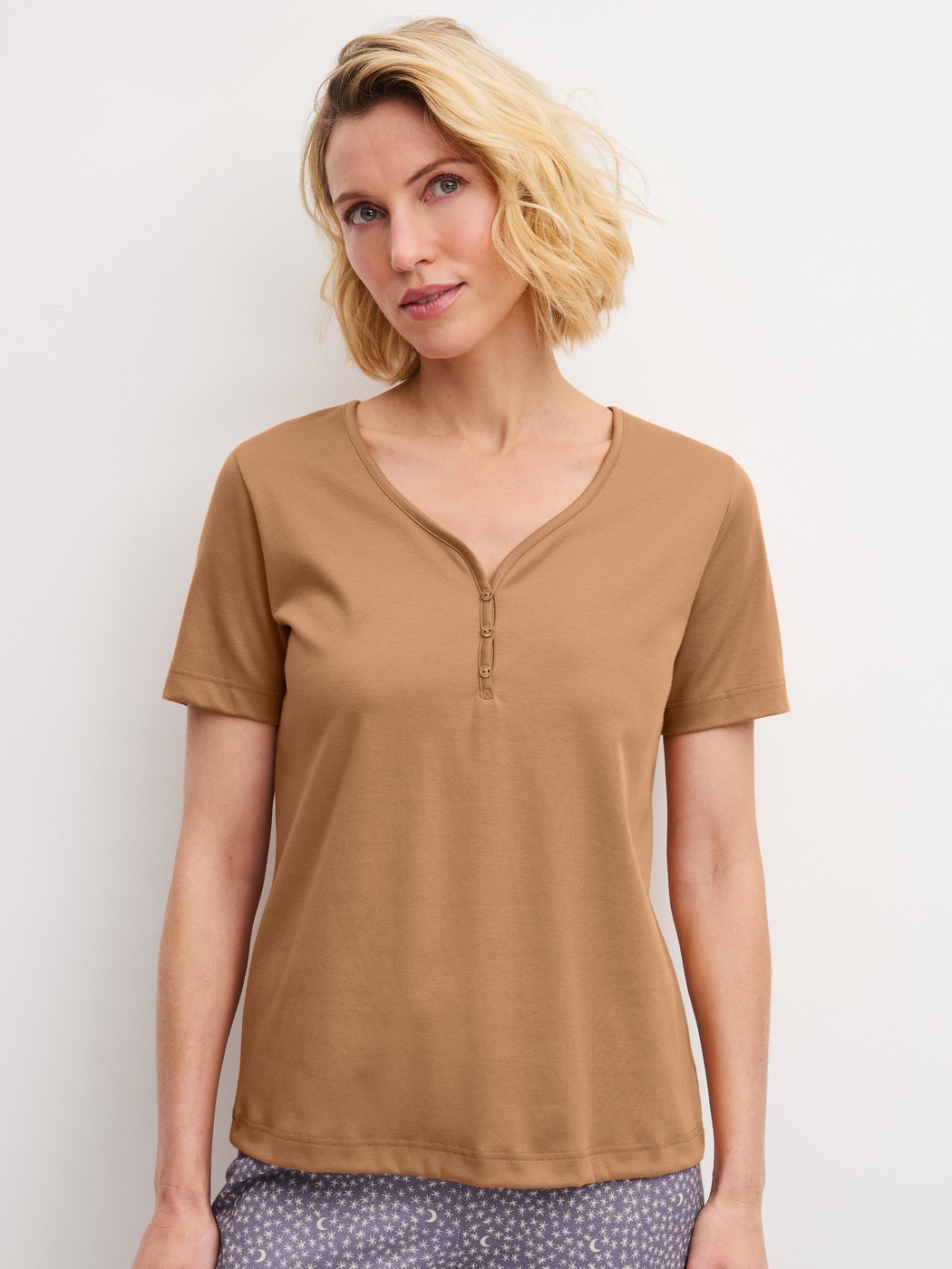 Women model is wearing  made of 100% Cotton in Brown, Unicoloured from the Sleep Over M&M series by CALIDA, Front view