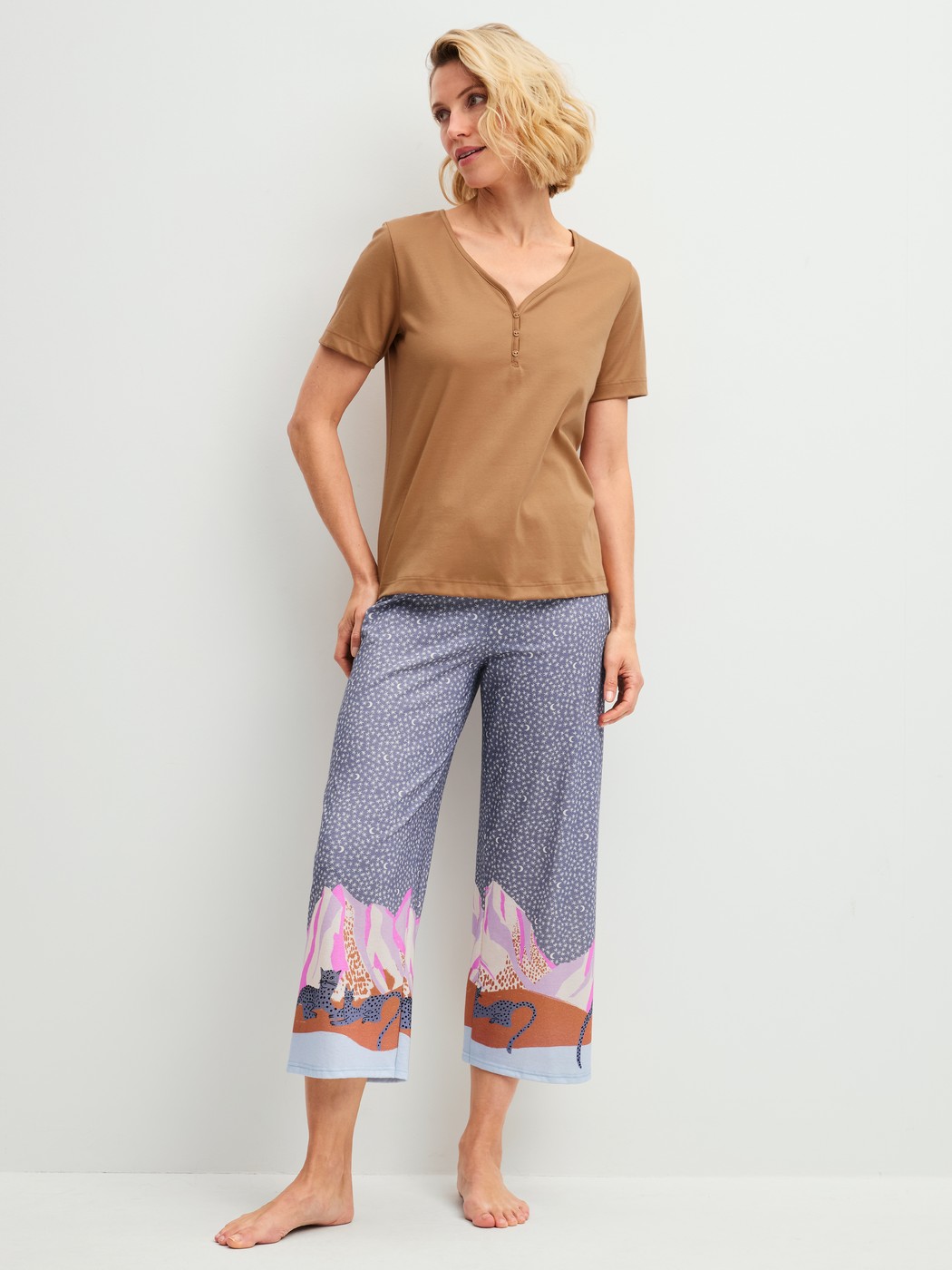 Women model is wearing  made of 100% Cotton in Brown, Unicoloured from the Sleep Over M&M series by CALIDA, Outfit