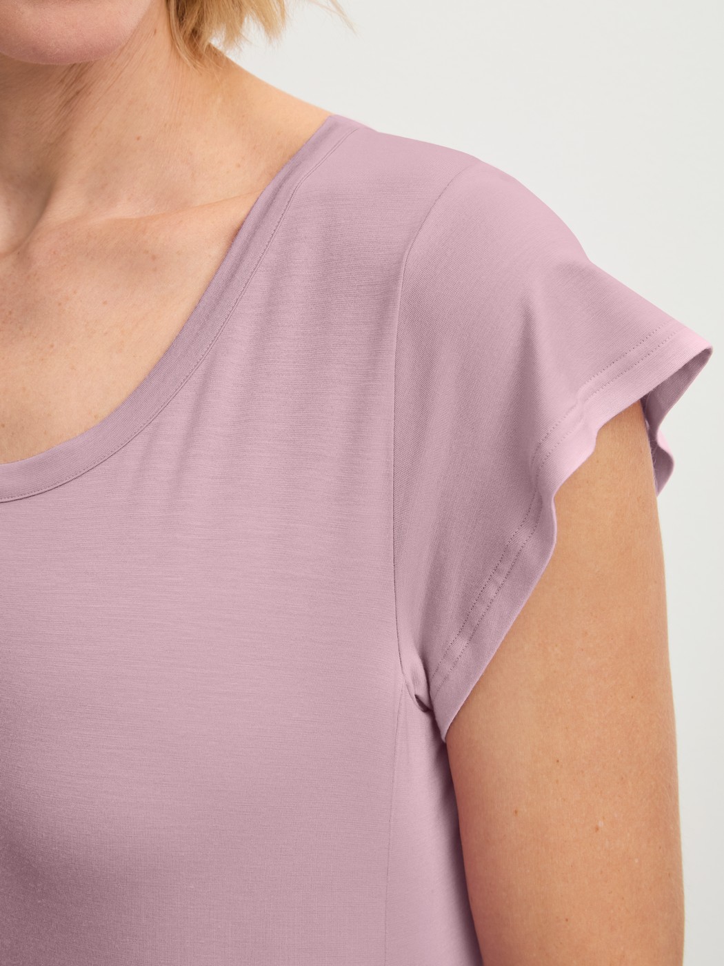 Women model is wearing Shirt short sleeve made of Modal in Purple, Unicoloured from the DSW Balancing series by CALIDA, Detail