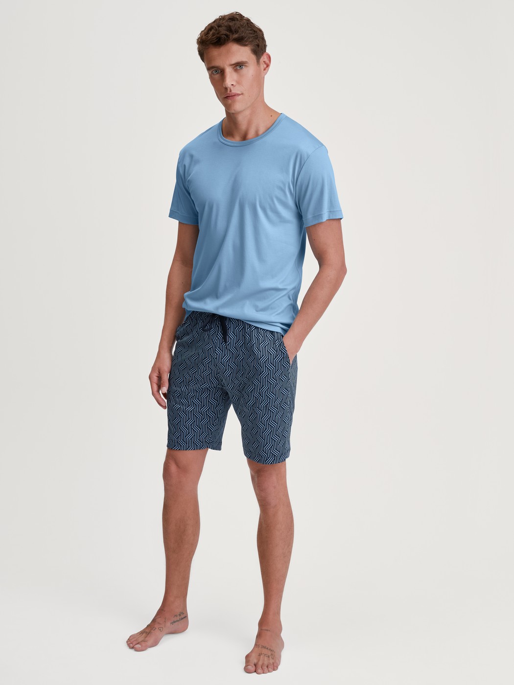 Men model is wearing Short-sleeved shirt made of Cotton in Blue, Unicoloured from the RMX Sleep Free series by CALIDA, Outfit