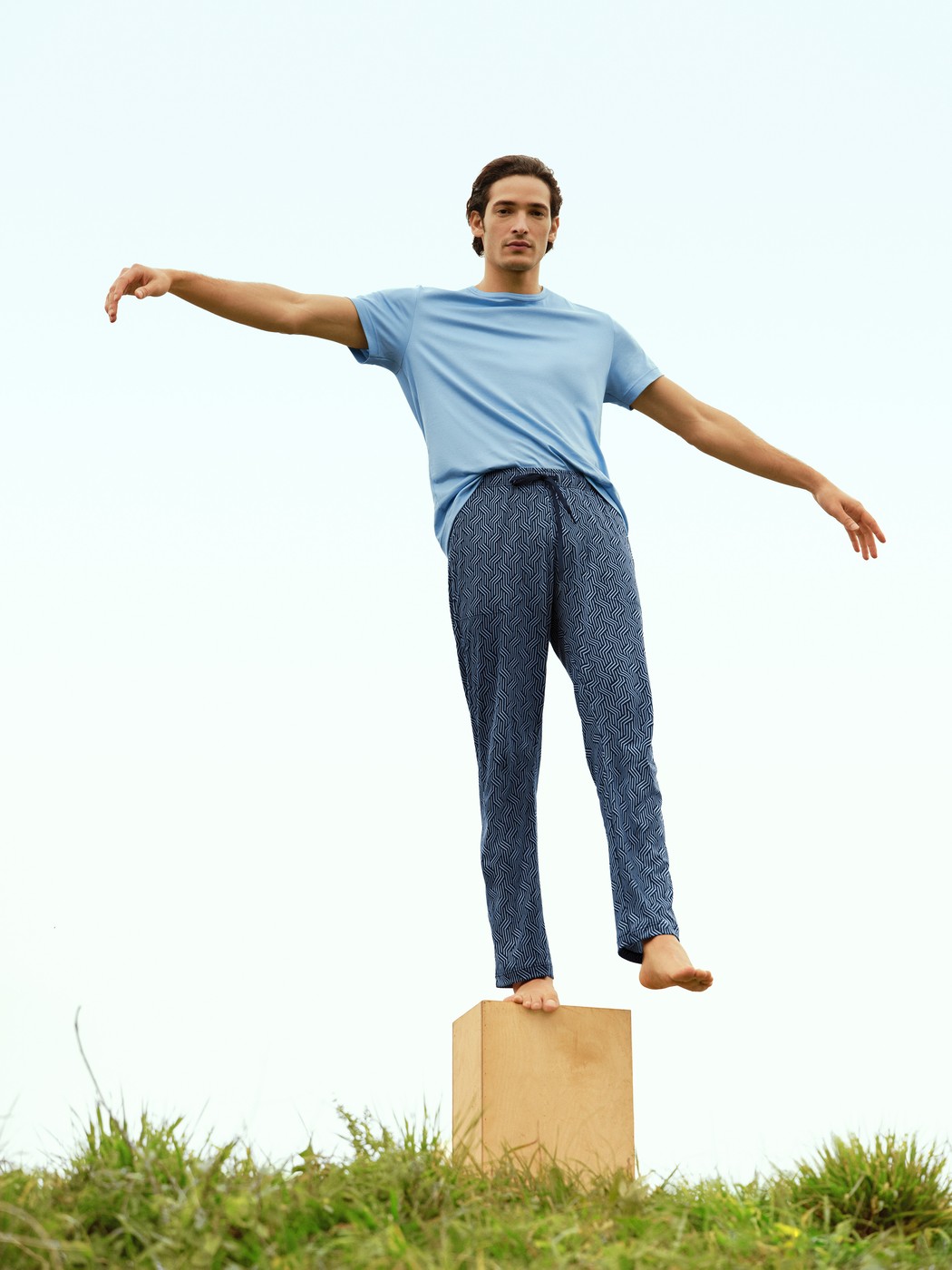 Men model is wearing Short-sleeved shirt made of Cotton in Blue, Unicoloured from the RMX Sleep Free series by CALIDA, Additional Image