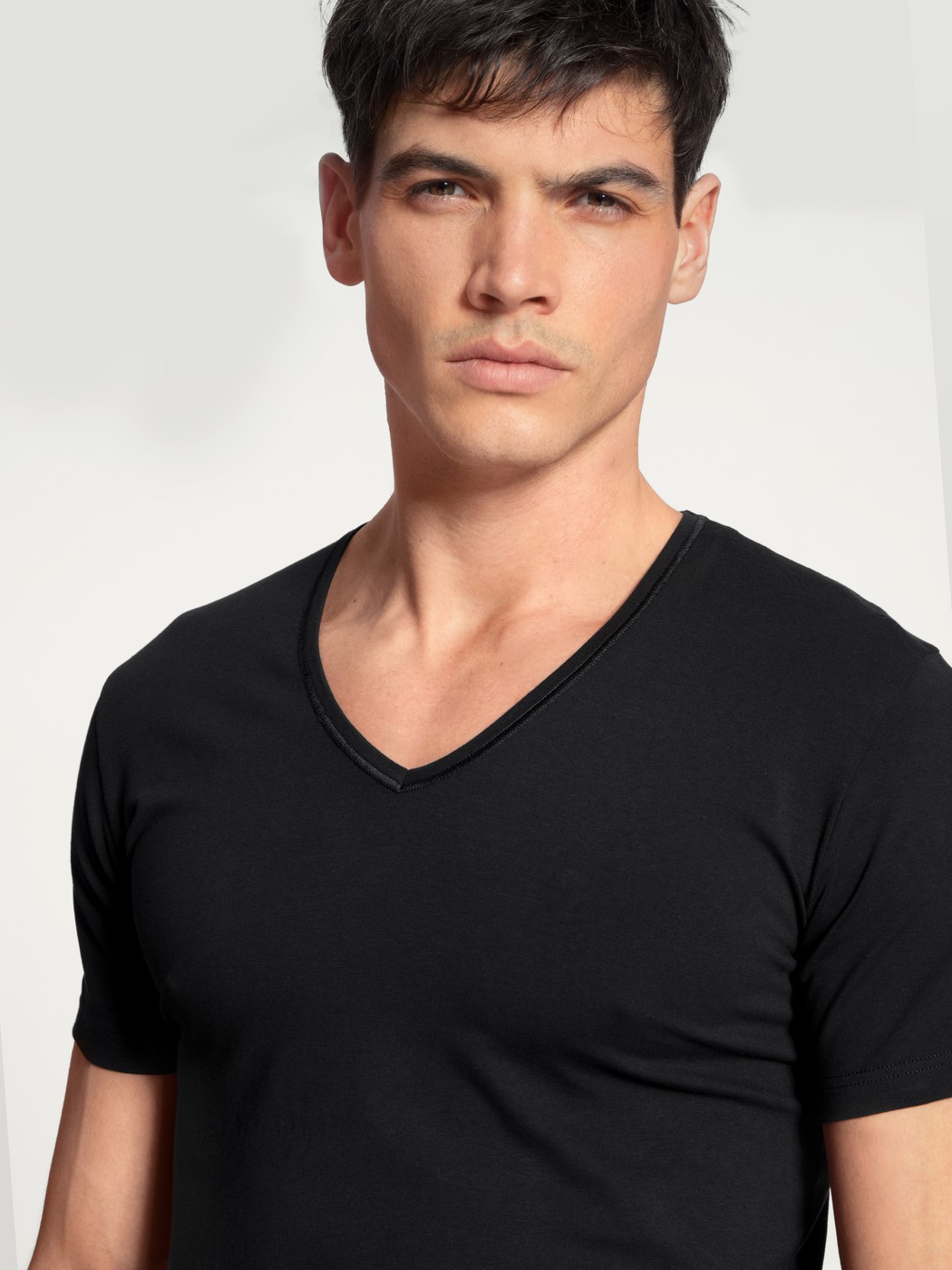 T-Shirt, V-Neck