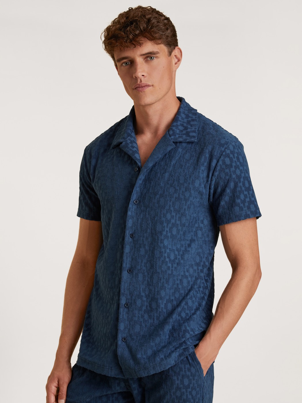 Short shirt with button facing