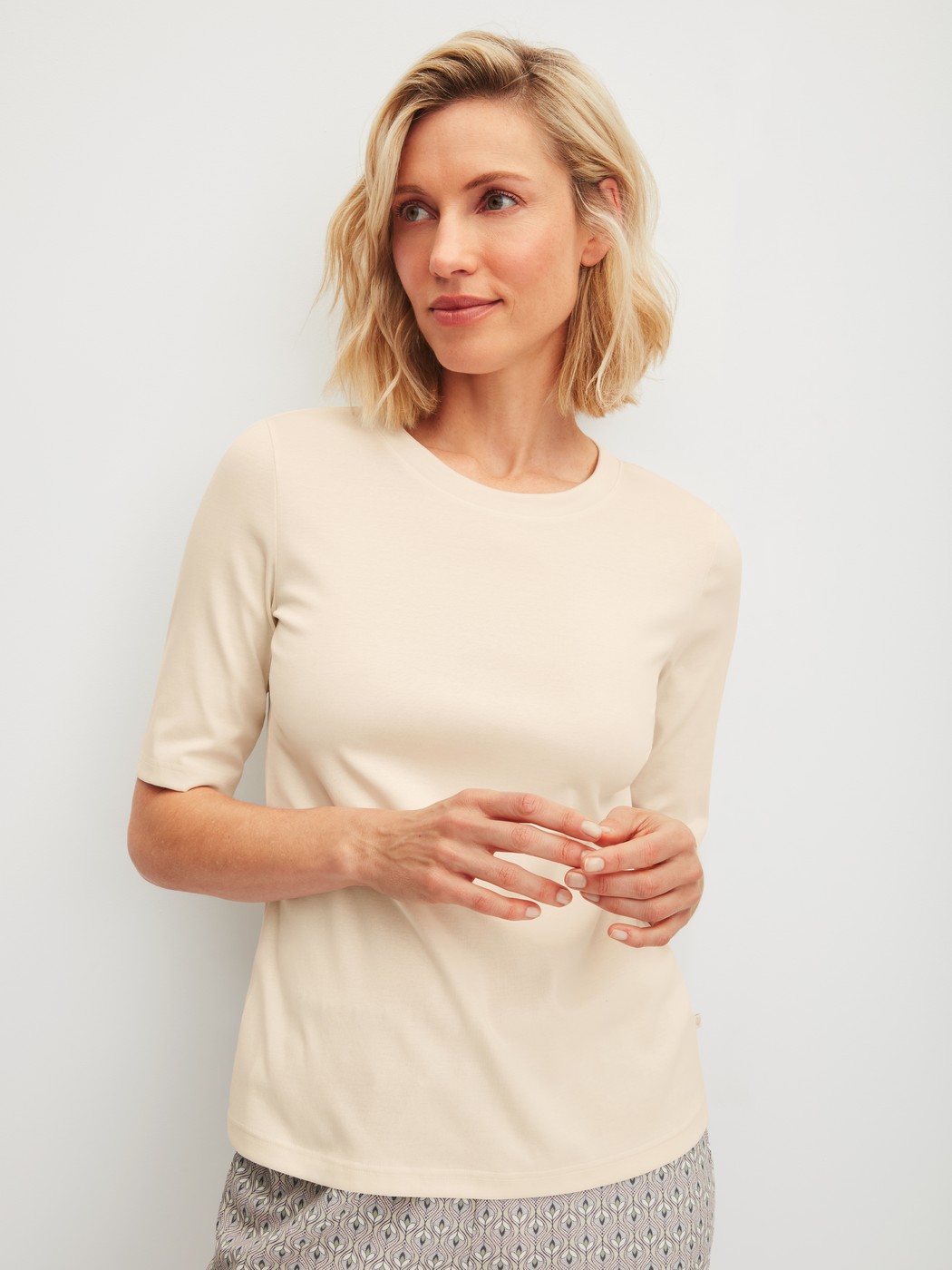 Women model is wearing Shirt short sleeve made of Cotton in Beige, Unicoloured from the Favourites Arts series by CALIDA, Front view