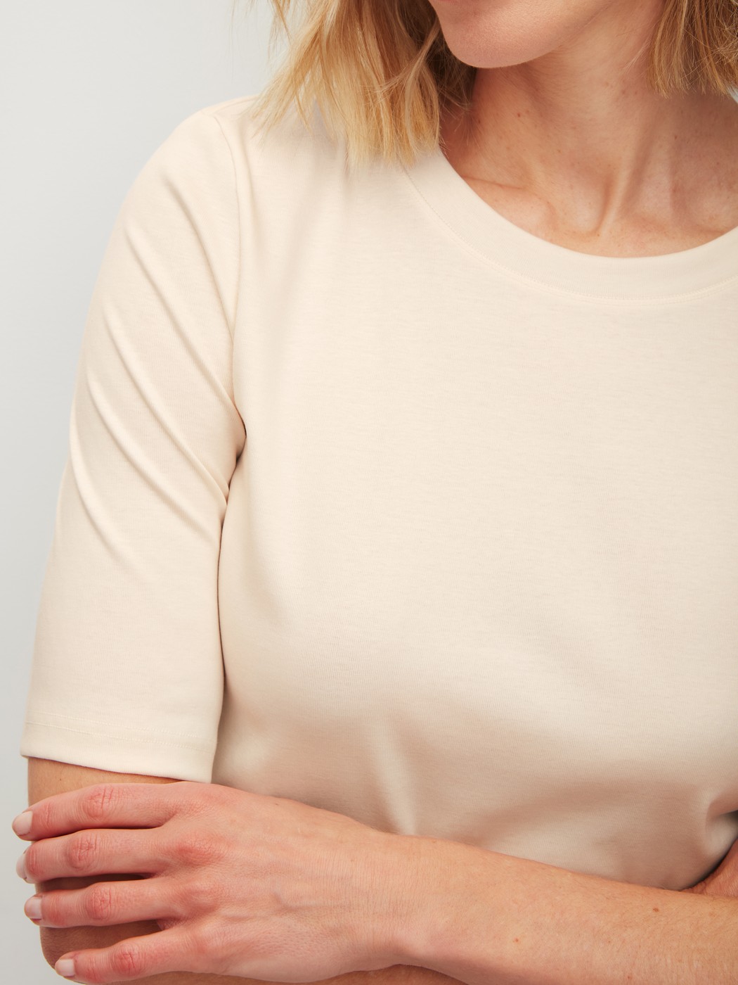 Women model is wearing Shirt short sleeve made of Cotton in Beige, Unicoloured from the Favourites Arts series by CALIDA, Detail