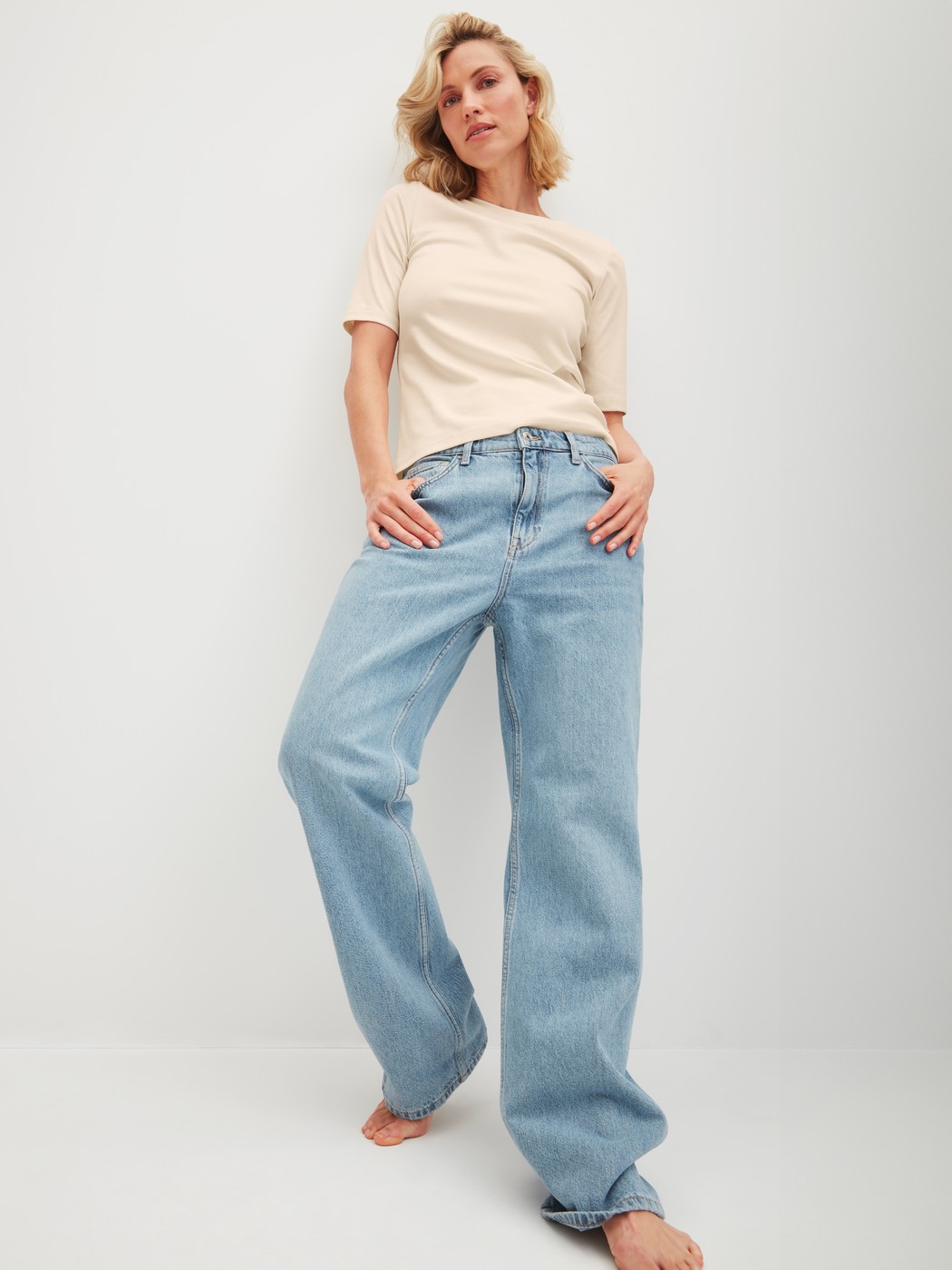 Women model is wearing Shirt short sleeve made of Cotton in Beige, Unicoloured from the Favourites Arts series by CALIDA, Additional Image