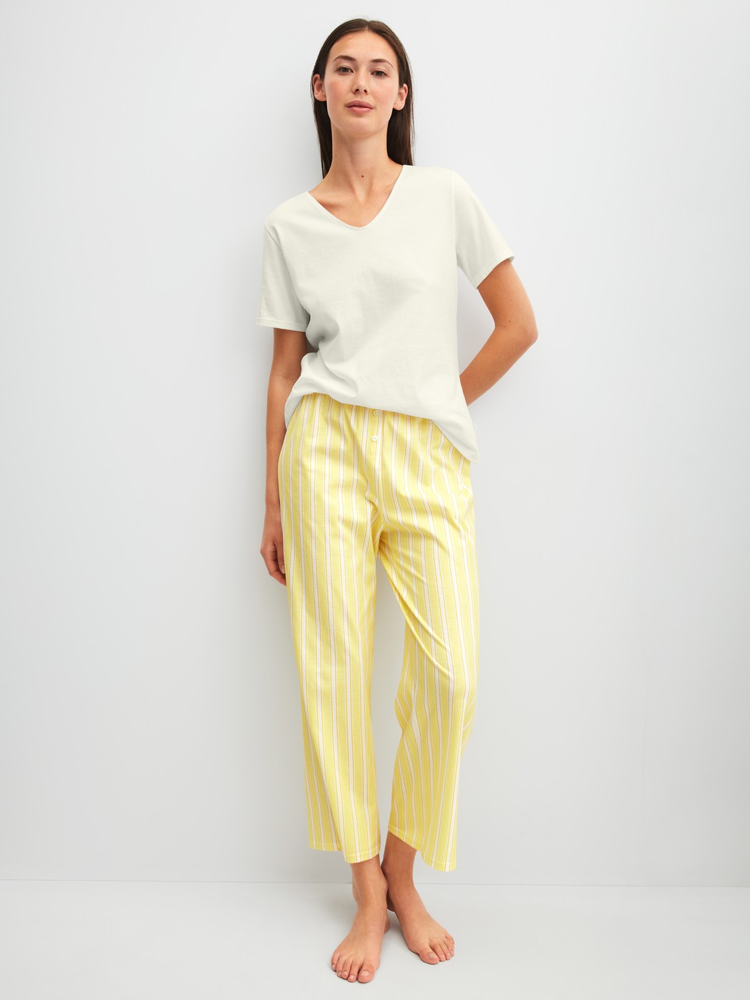 Le mannequin Femme porte le/la T-shirt á manches courtes en 100% coton de couleur Blanc, Unicolore, de la série Favourites Ocean de CALIDA, Tenue