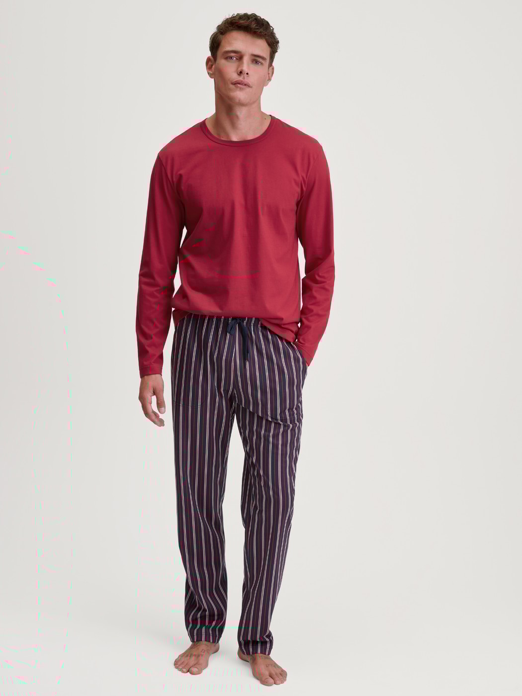 Men model is wearing Shirt long sleeve made of 100% Cotton in Red, Unicoloured from the Remix Basic Sleep series by CALIDA, Outfit