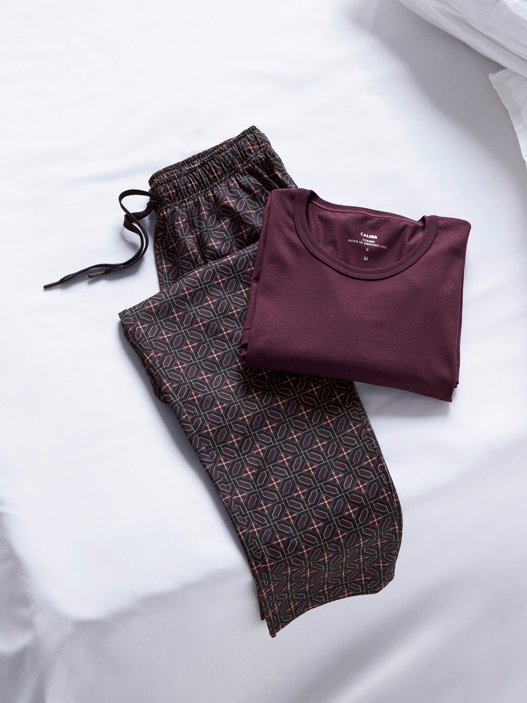 Herren - Langarm-Shirt aus 100% Baumwolle in Rot, Einfarbig aus Serie RMX Sleep Holiday von CALIDA, Detail