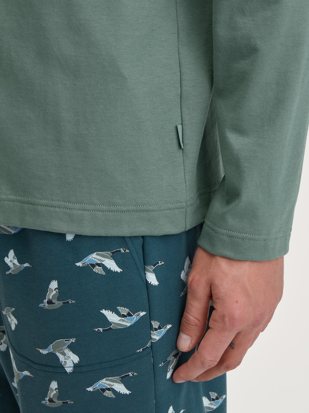 Men model is wearing Shirt long sleeve made of 100% Cotton in Green, Unicoloured from the RMX Sleep Weekend series by CALIDA, Detail