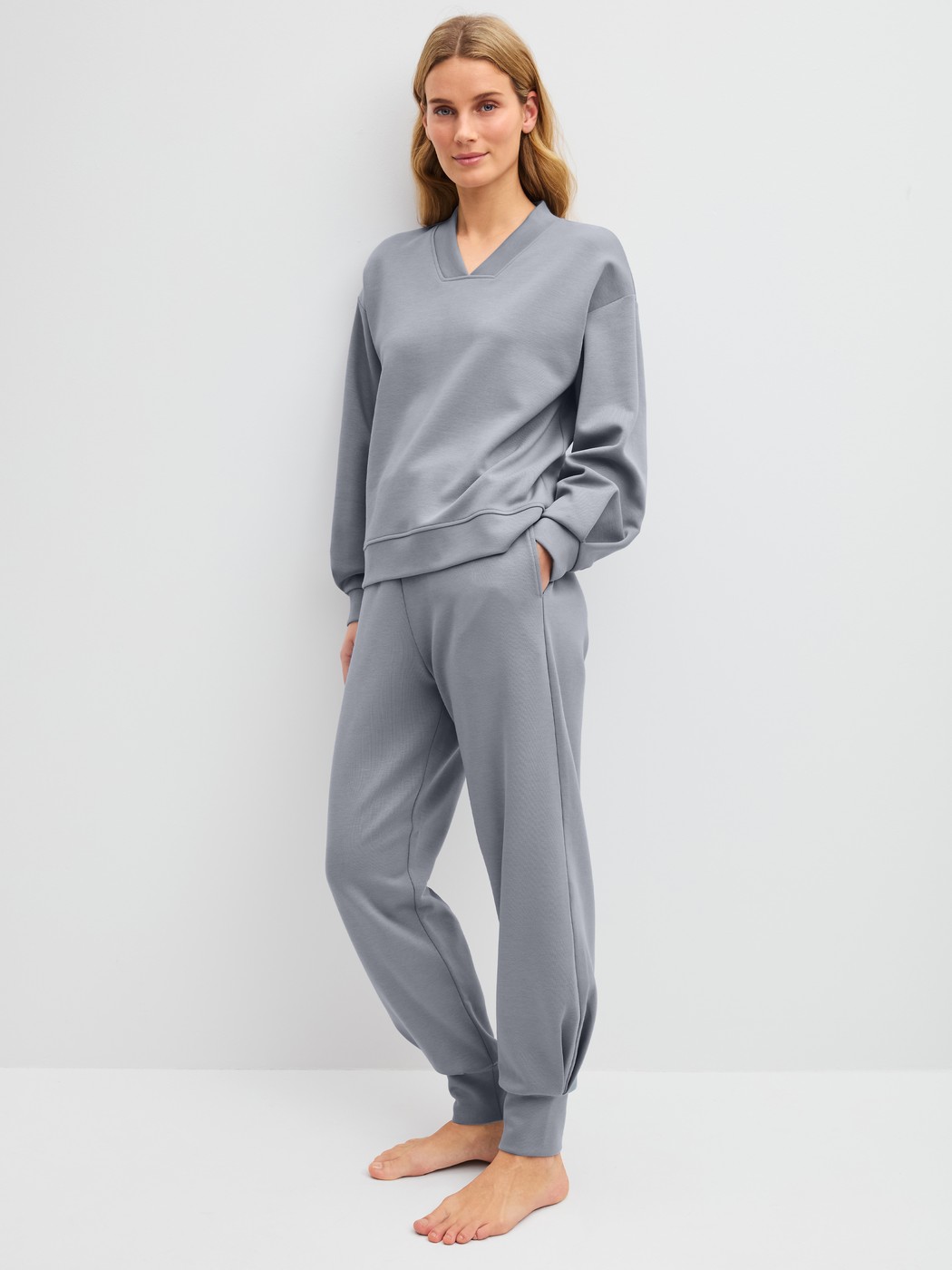 Le mannequin Femme porte le/la  en Coton de couleur Gris, Unicolore, de la série Natural Embrace de CALIDA, Tenue