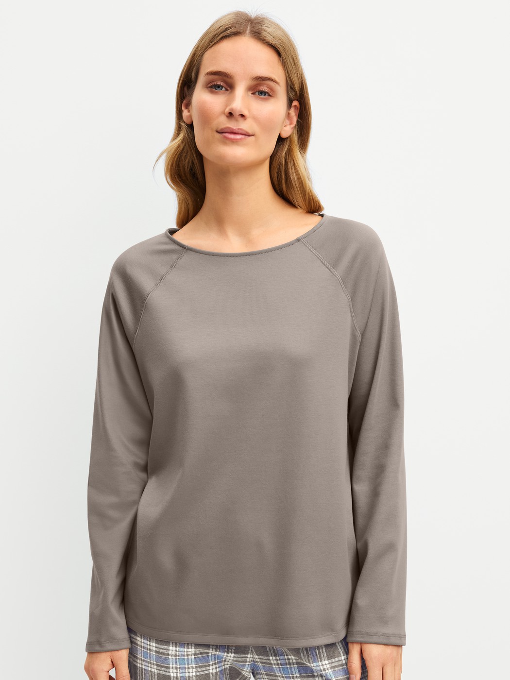 Women model is wearing  made of 100% Cotton in Brown, Unicoloured from the Alpine M&M series by CALIDA, Front view