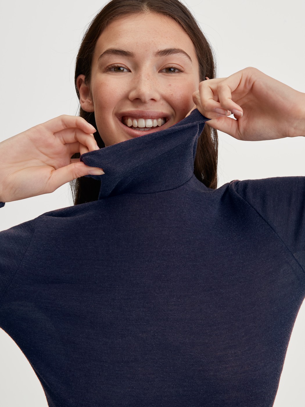 Women model is wearing Long-sleeve turtleneck shirt in wool-silk made of Wool in Blue, Unicoloured from the True Confidence series by CALIDA