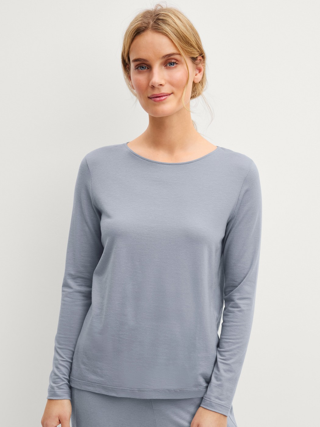 La modella / Il modello Donna indossa  in Lyocell di colore Grigio, Tinta unita, della serie DSW Warming di CALIDA, Vista frontale