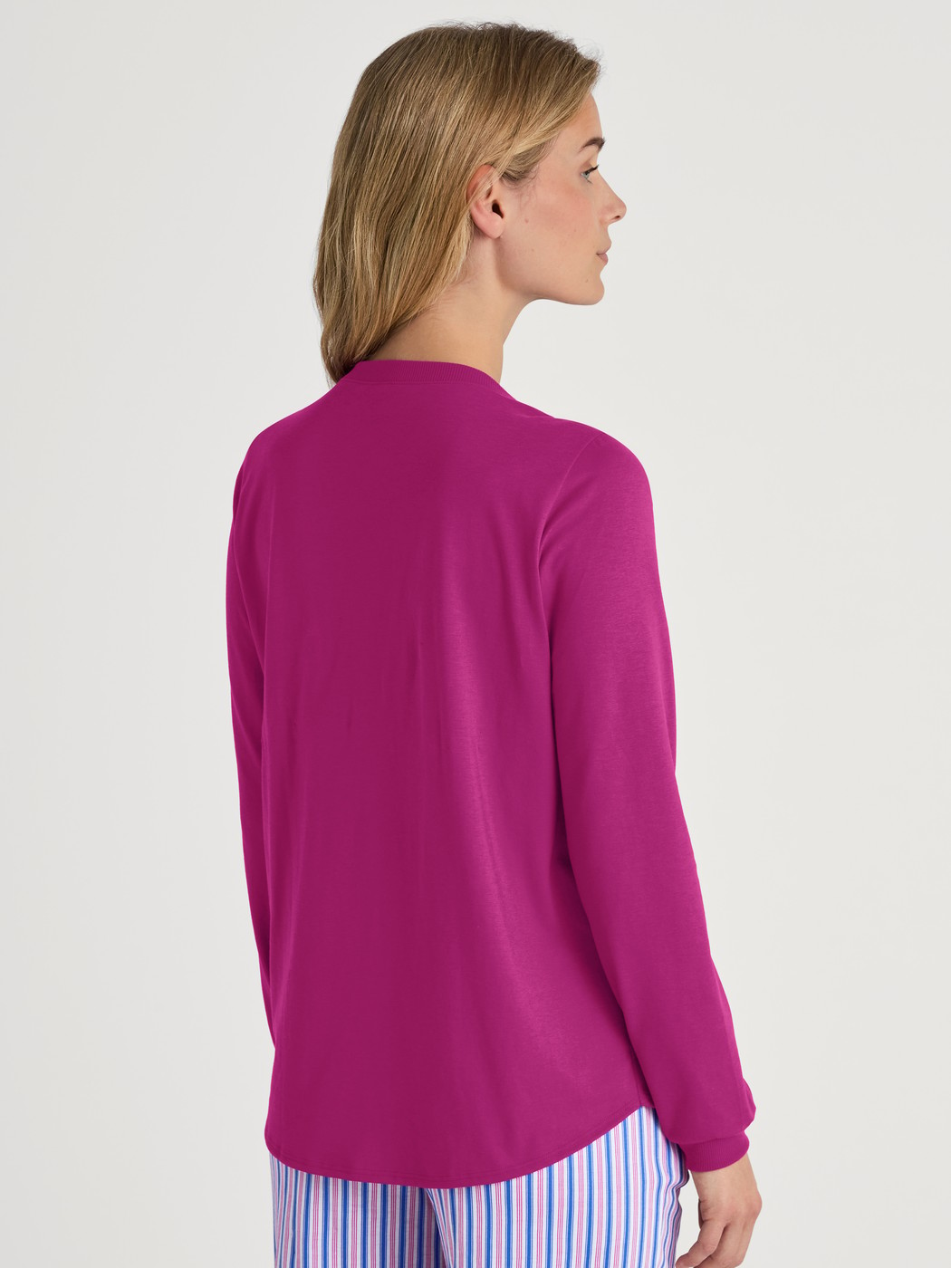 Long-sleeved shirt with cuffs