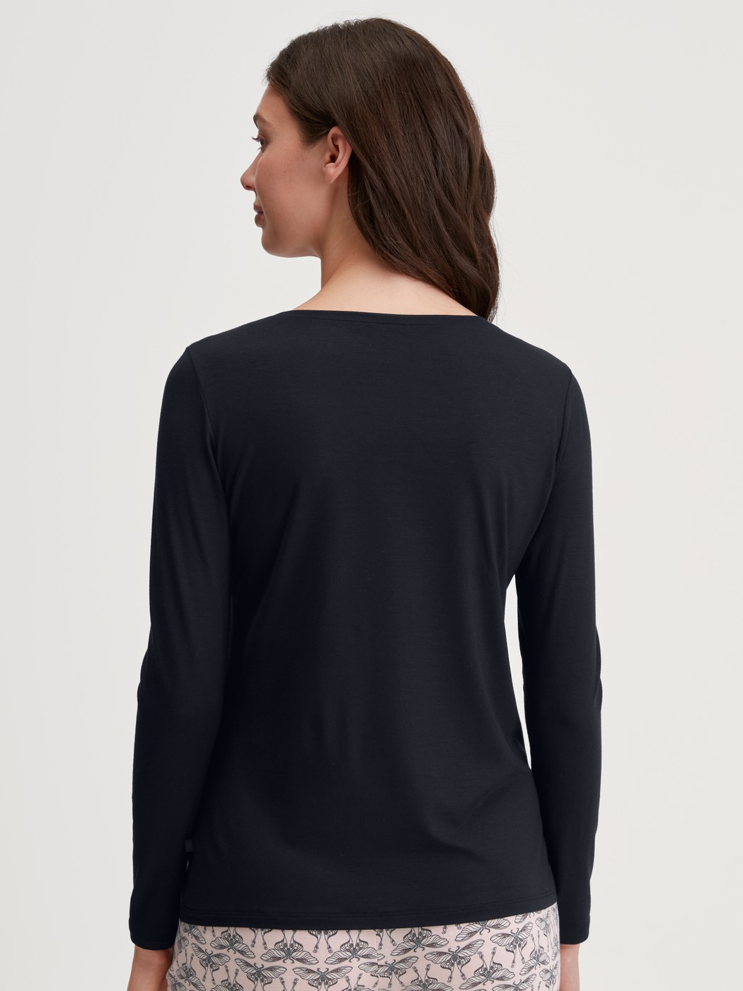 Women model is wearing Shirt long sleeve made of Modal in Black, Unicoloured from the Favourites Seduction series by CALIDA, Back view