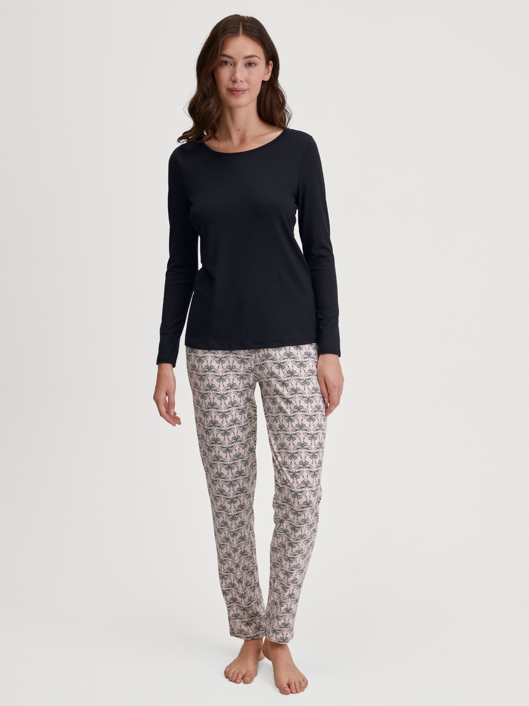 Women model is wearing Shirt long sleeve made of Modal in Black, Unicoloured from the Favourites Seduction series by CALIDA, Outfit