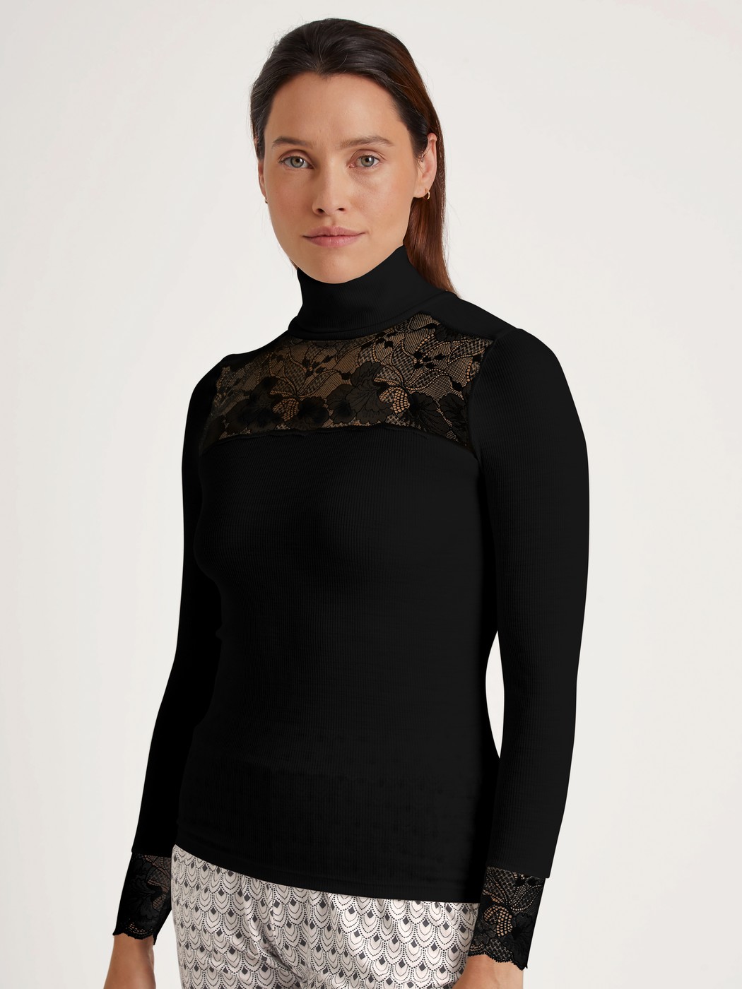 Long-sleeved turtleneck shirt in wool and silk