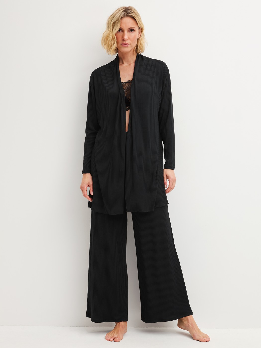 Women model is wearing Kimono made from TENCEL™ Modal made of Modal in Black, Unicoloured from the Feminine Lounge series by CALIDA, Outfit