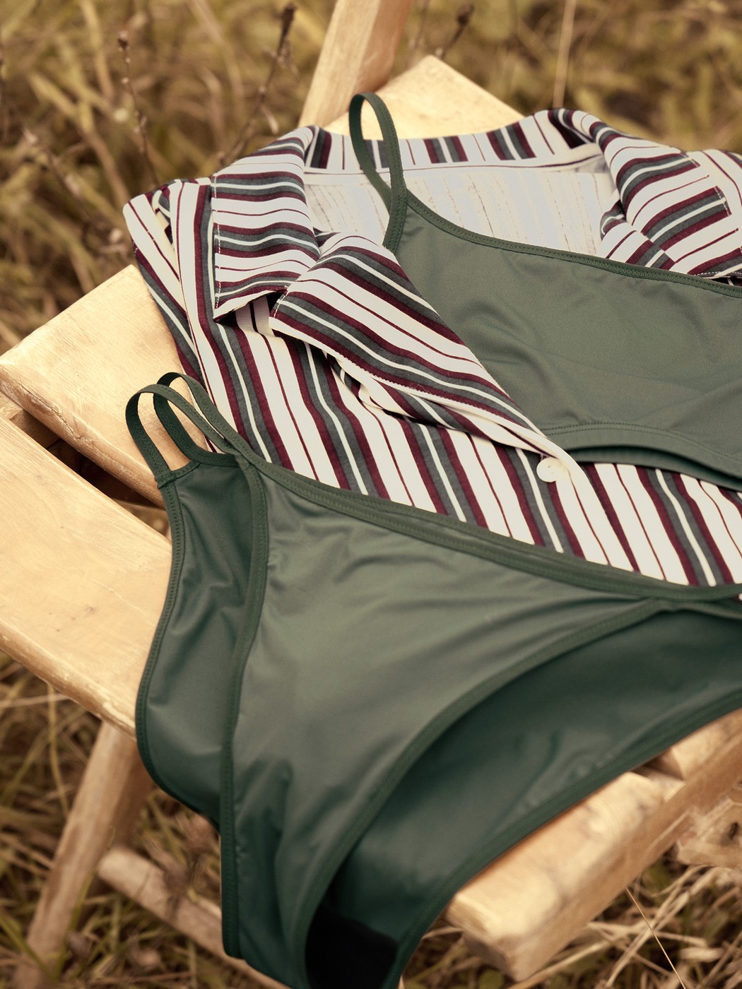 Femme - Tanga taille basse en Polyamide de couleur Vert, Unicolore, de la série Sleek Skin de CALIDA, Détail