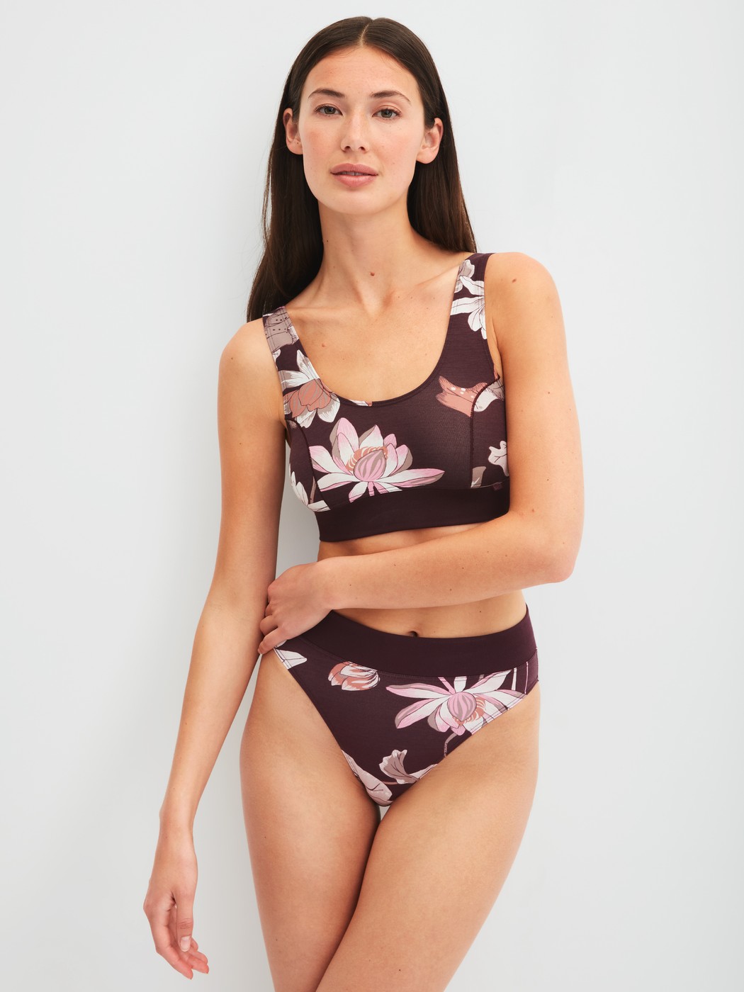 Women model is wearing Brief, high waist made of Cotton in Red, Floral from the Elastic Trend Spec. series by CALIDA, Outfit