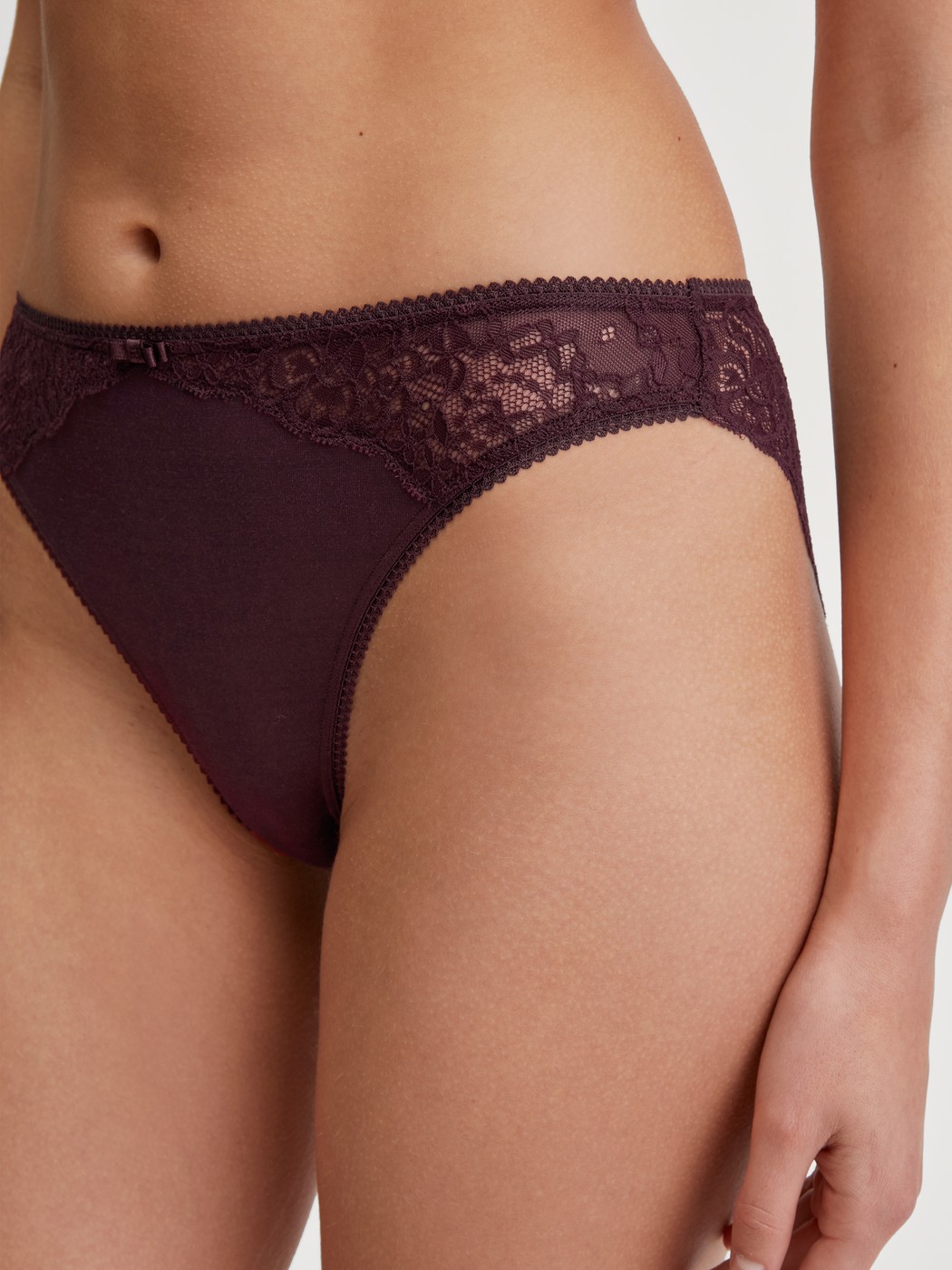 Women model is wearing Brief, regular cut made of Lace in Red, Lace from the Sensual Secrets series by CALIDA, Detail