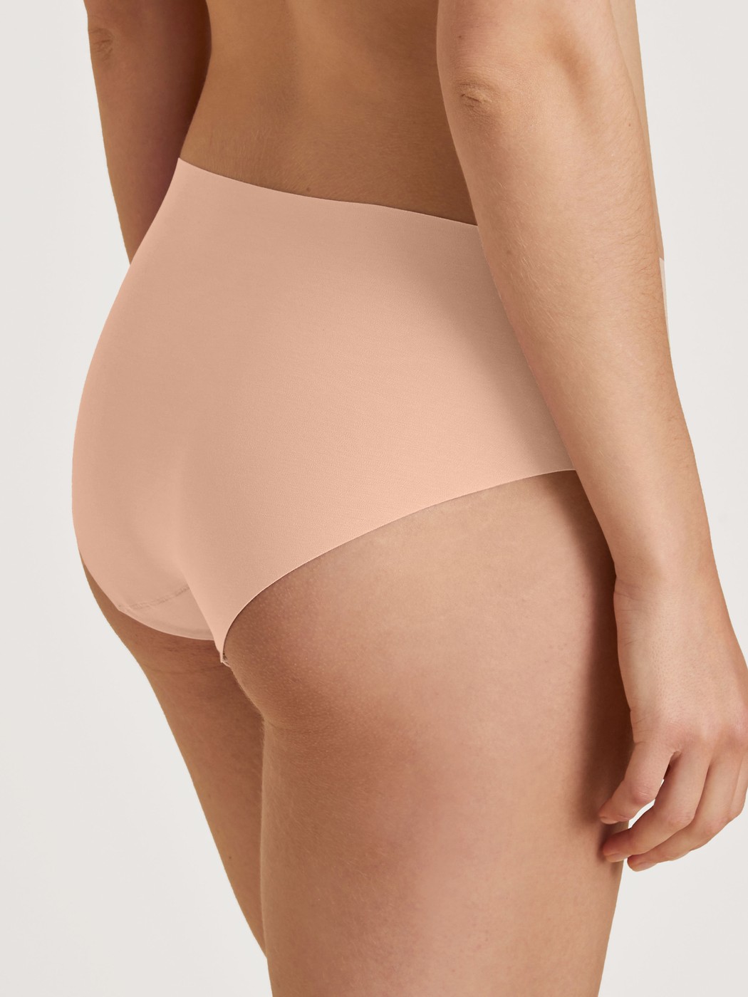 Damen-Model trägt Seamless-Midislip, 2er-Pack aus Modal in Rosa, Einfarbig aus Serie Natural Skin Duo von CALIDA, Rückansicht