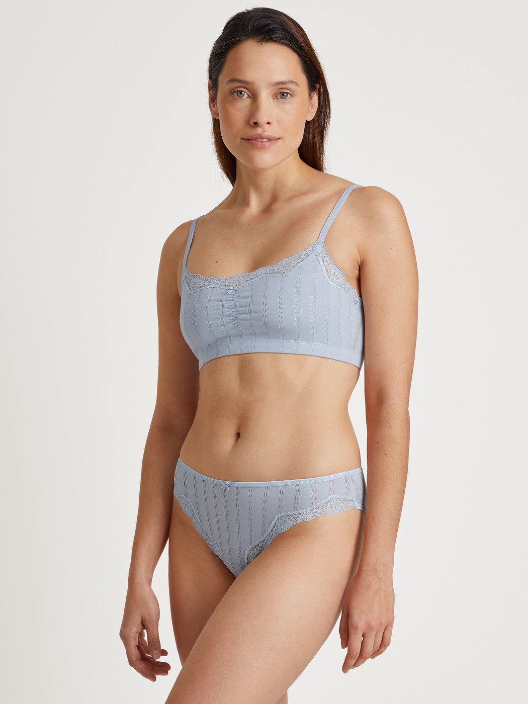 Brief, regular cut