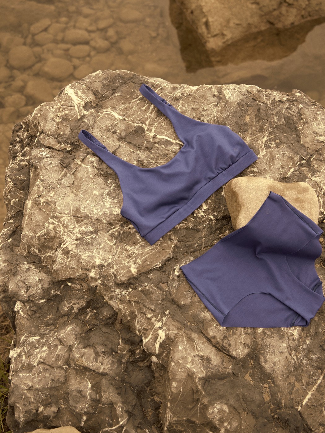 Femme - Culotte en Modal de couleur Bleu, Unicolore, de la série Natural Skin de CALIDA, Détail