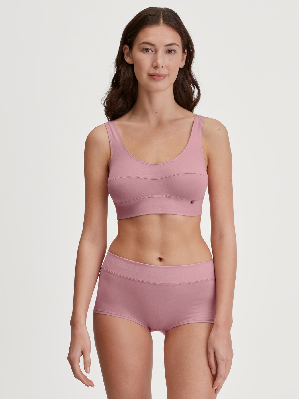 Women model is wearing Shorty regular cut made of Cotton in Pink, Unicoloured from the Elastic series by CALIDA, Outfit