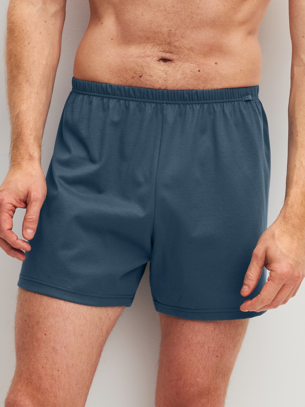 Le mannequin Homme porte le/la Boxershorts, lot de 2 en 100% coton de couleur Bleu, À motifs, de la série Cotton Special de CALIDA, Vue de face
