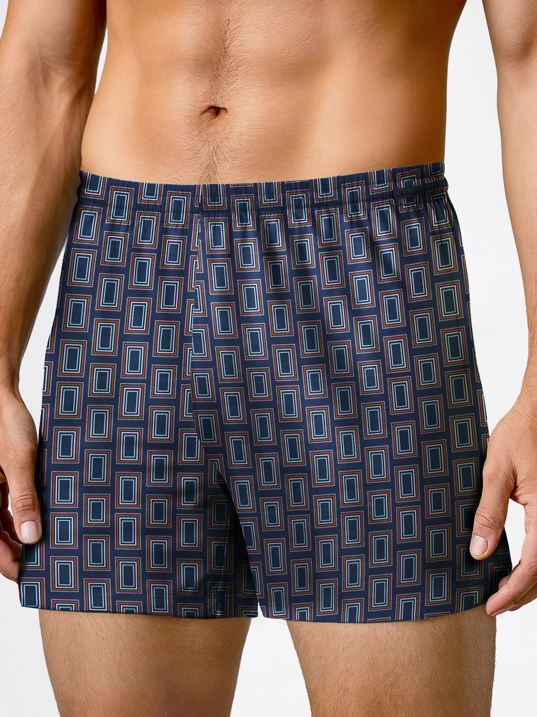 Herren-Model trägt Boxershorts, 2er-Pack aus 100% Baumwolle in Blau, Gemustert aus Serie Daywear Xtra von CALIDA, Vorderansicht
