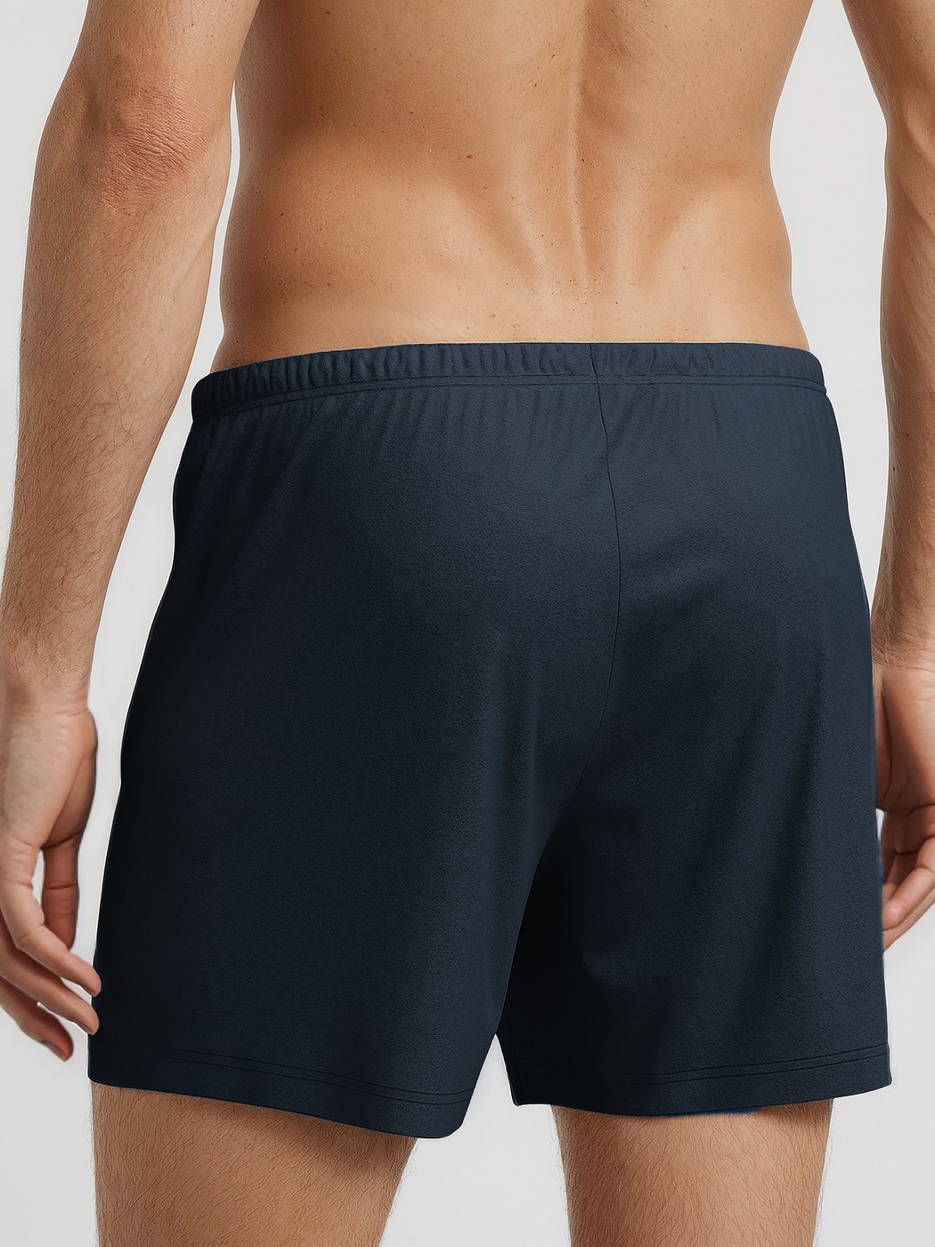 Herren-Model trägt Boxershorts, 2er-Pack aus 100% Baumwolle in Blau, Gemustert aus Serie Cotton Special von CALIDA, Rückansicht