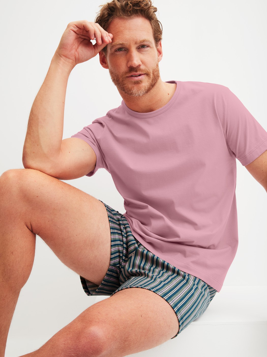 Herren-Model trägt Jersey-Boxershorts ohne Eingriff aus Baumwolle in Blau, Gemustert aus Serie Prints von CALIDA, Zusatzbild