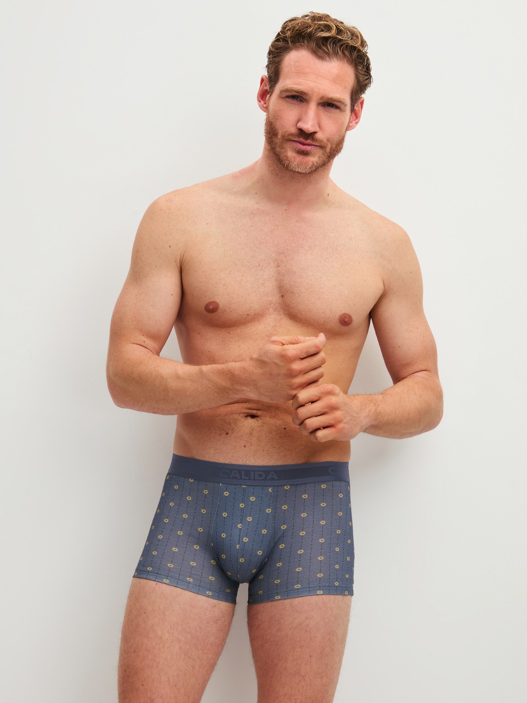 Men model is wearing Boxer brief made of Cotton in Grey, Patterned from the EDITION 85 series by CALIDA, Outfit