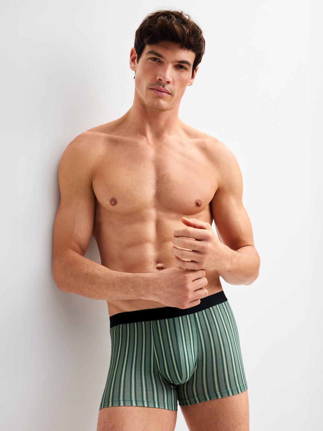 Le mannequin Homme porte le/la Boxer, lot de 3 en Coton de couleur Vert, Rayée, de la série Natural Benefit de CALIDA, Image supplémentaire