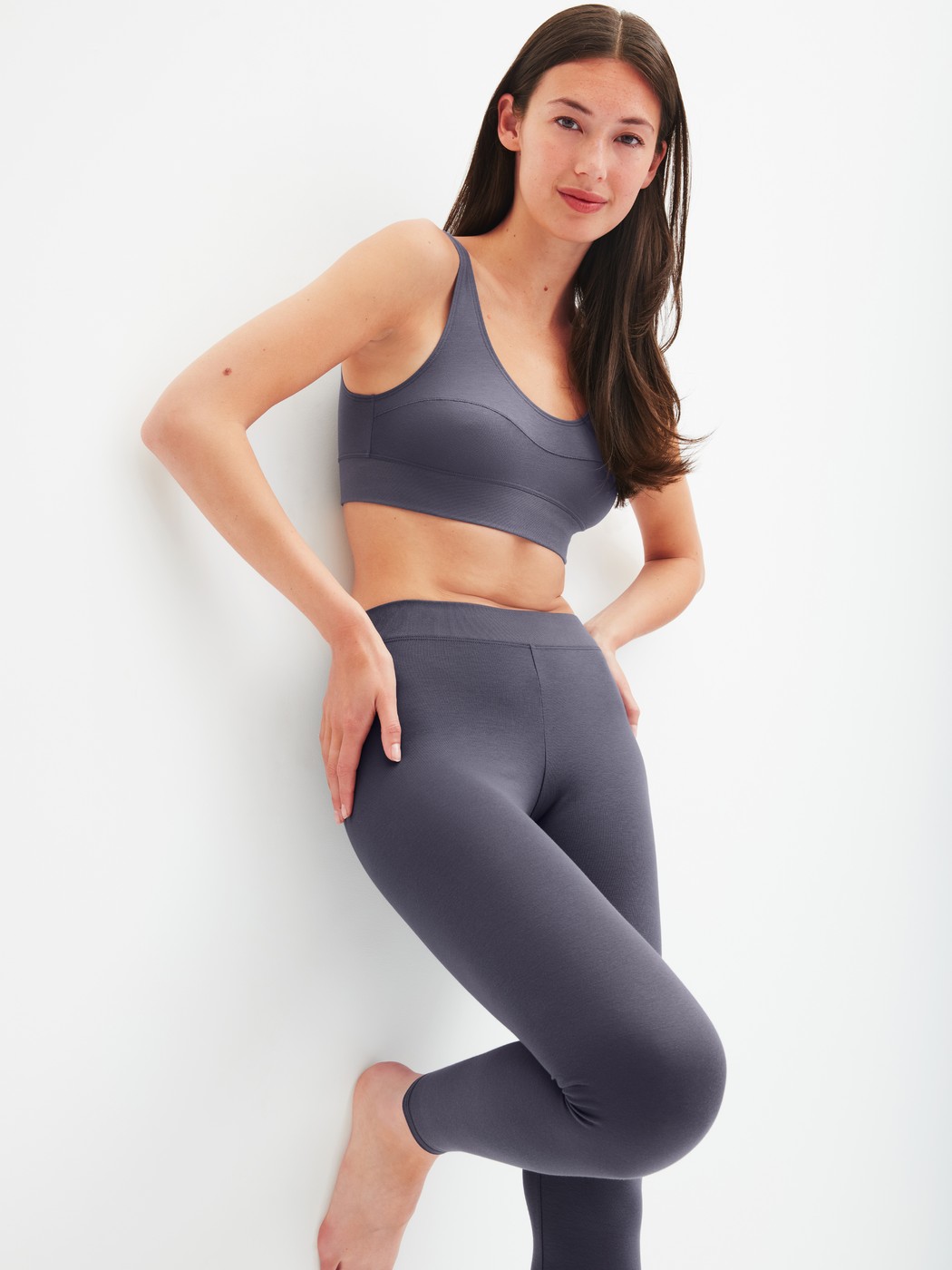 Women model is wearing Leggings made of Cotton in Grey, Unicoloured from the Elastic series by CALIDA, Additional Image