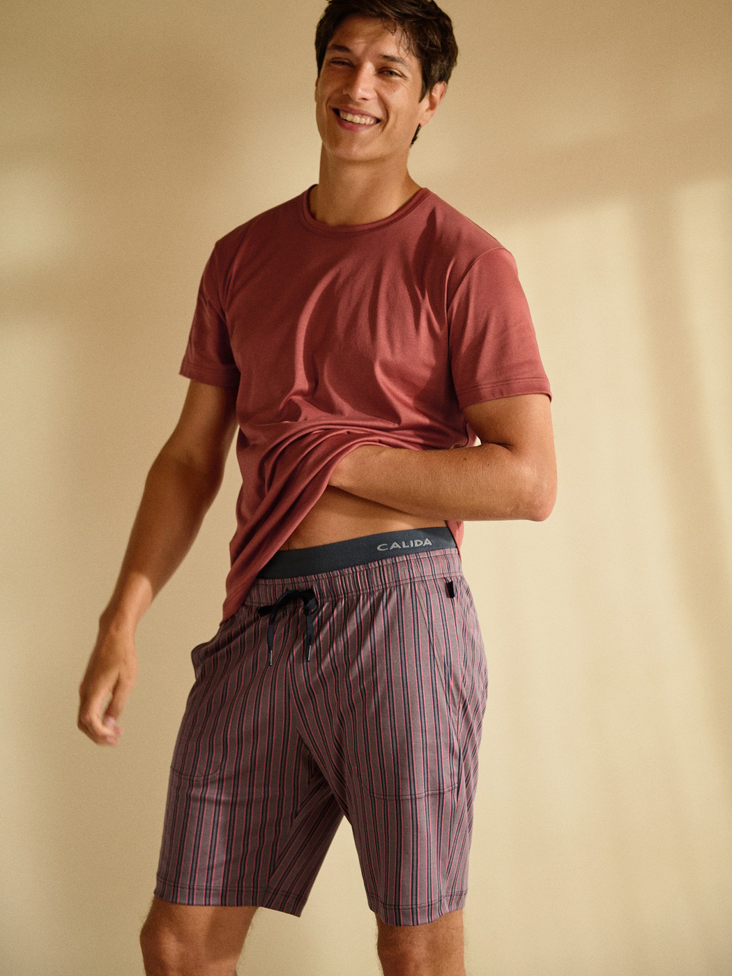 Men model is wearing Bermudas with side pockets made of Cotton in Brown, Striped from the RMX Sleep Superlight series by CALIDA, Additional Image