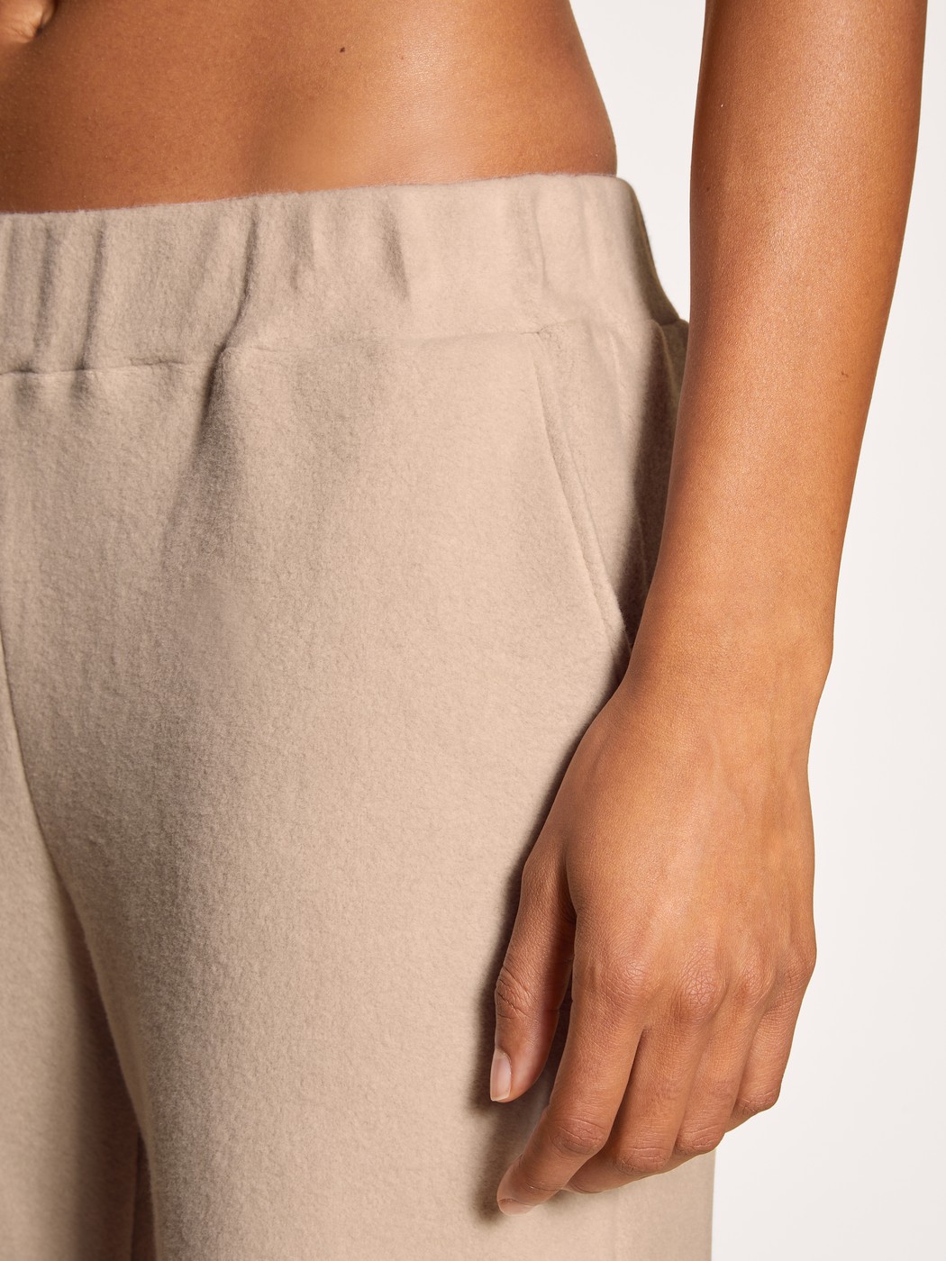 Femme - Pantalon en Viscose de couleur Beige, Unicolore, de la série The Home Hub de CALIDA, Détail