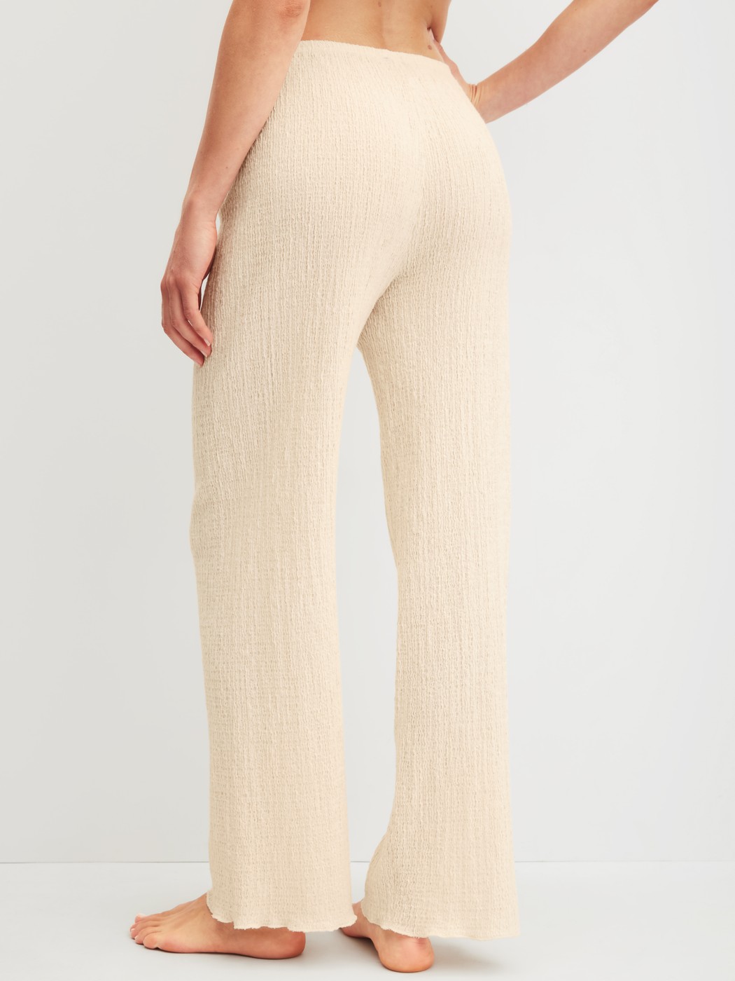 Le mannequin Femme porte le/la Bas de pyjama en Coton de couleur Beige, Unicolore, de la série Favourites Layering de CALIDA, Vue arrière