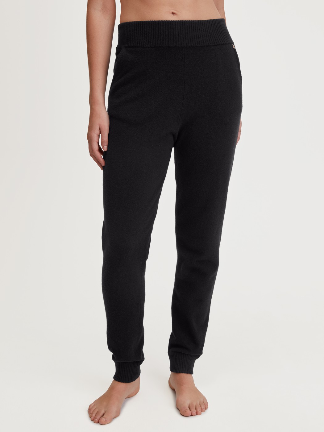 Women model is wearing Merino wool knitted trousers made of Wool in Black, Unicoloured from the The Cosy Collection series by CALIDA, Front view