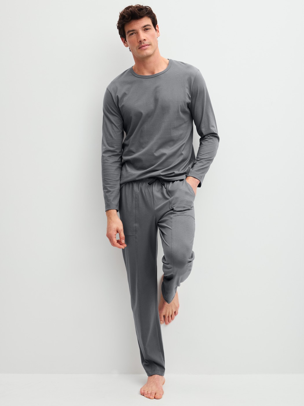 Men model is wearing Pyjama Bottoms with Side Pockets made of 100% Cotton in Grey, Unicoloured from the RMX Sleep Leisure series by CALIDA, Additional Image